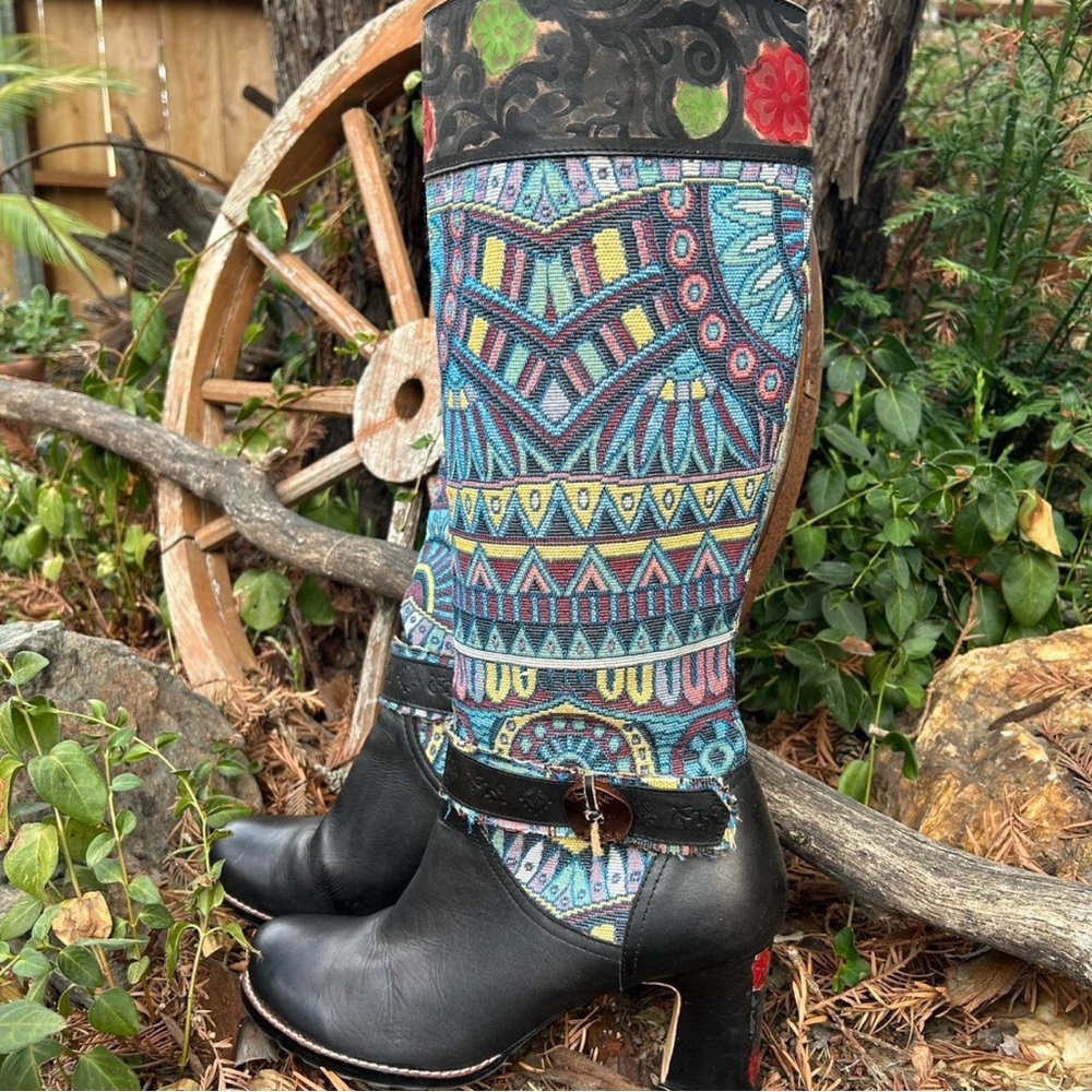 L’Artiste Geometric Patterned Heeled Boots